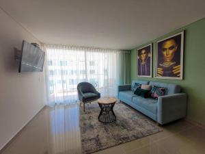 Spectacular*2bed*balcony* Ac*Near Beach MONTU 1404B