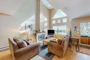 SnowCrest Village, Unit 5 - Big White