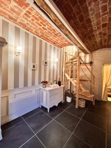 Maisons d'hotes La Grange Aux Hirondelles - Chambre romantique : photos des chambres