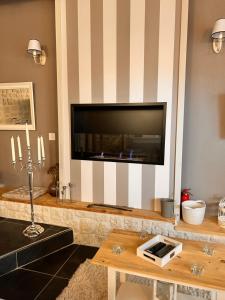 Maisons d'hotes La Grange Aux Hirondelles - Chambre romantique : photos des chambres