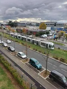 Jolie appartement proche tramway - Венісьє