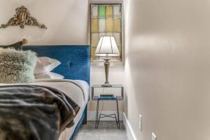 The Blue Serif - 1bd, 1 bth cozy dig