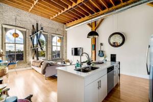 The Blue Serif - 1bd, 1 bth cozy dig