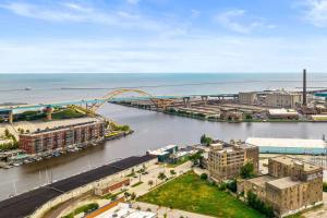 The Blue Serif - 1bd, 1 bth cozy dig