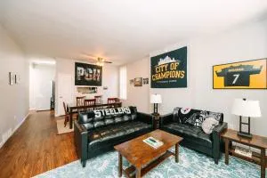 Pittsburgh's Sports Suite- FREE driveway Parking - Manchester