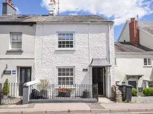 Nutwood - Wootton Fitzpaine