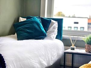 4 bedroom Hse close to Riverside