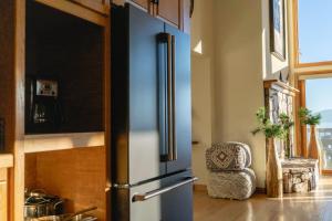 Sierra Lake View at Rubicon by Tahoe Getaways - 3 BR, Panoramic Lake Views, Private Hot Tub & Private beach!