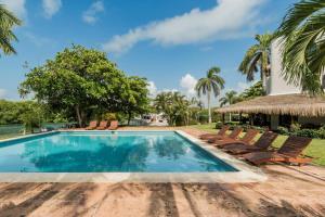 *Villa Sicilia Lagoon front by Casa Paraiso*