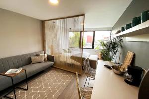 Zona T and Clinica Country walking distance!