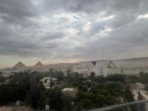 pyramids grand museum inn