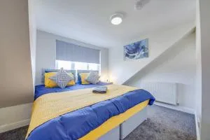 Spacious 4 Bed - Near Amenities - Walkly