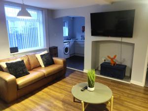 Quiet & Relaxing 2-bedroom apartment - Free parking & Pets welcome