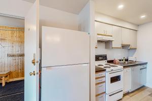 SnowCrest Village, Unit 5B