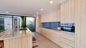 Promotion Early Booker Ocean Front Villa 500m2 with 4 bedrooms and swimming pool