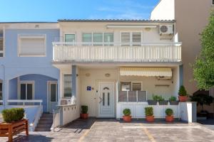 Apartments with a parking space Baska Voda, Makarska - 16517
