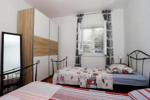 Apartments with parking space Kastel Kambelovac, Kastela - 21997