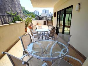 Flat em Copacabana com Piscina, Garagem Inclusa e Portaria 24h a 4 min da Praia