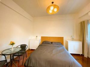 Huge Living Room + 5 bedrooms with Private baths