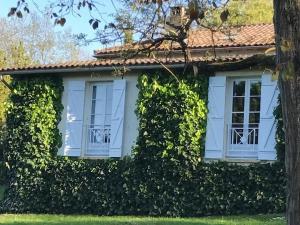 Maisons de vacances Modern Holiday Home with Swimming Pool : photos des chambres