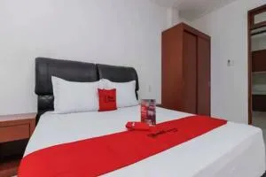 RedDoorz Premium near Stasiun Lenteng Agung - Cinere