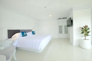 Andaman Beach Suites Hotel, Patong Phuket