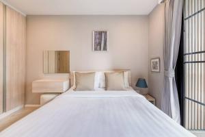 Modern Condo in Nimman (F407) by Pimolplace