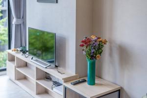 Modern Condo in Nimman (F407) by Pimolplace