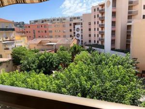 Appartements Appartement climatise au centre-ville du Lavandou avec parking securise et terrasse - FR-1-308-184 : photos des chambres