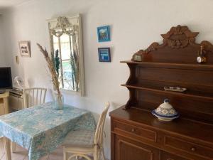 Appartements Appartement climatise au centre-ville du Lavandou avec parking securise et terrasse - FR-1-308-184 : photos des chambres