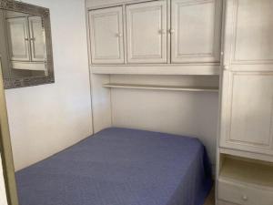 Appartements Appartement climatise au centre-ville du Lavandou avec parking securise et terrasse - FR-1-308-184 : photos des chambres