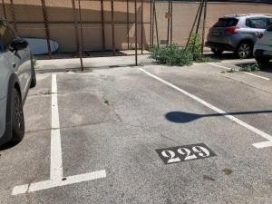 Appartements Appartement climatise au centre-ville du Lavandou avec parking securise et terrasse - FR-1-308-184 : Appartement