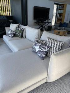 Hyams Beach House B - Brand new lux beach oasis