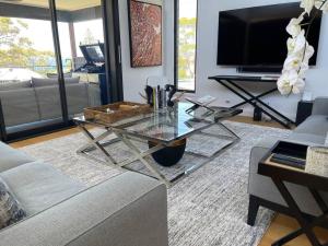 Hyams Beach House B - Brand new lux beach oasis