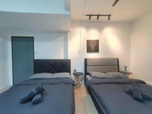 3 Storey Bangalow near Spice Arena & Queensbay Mall