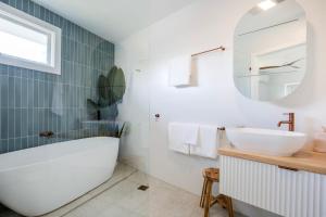 Fleur de Chalet - Pet Friendly - 10 Mins Walk to Beach