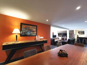 B&B / Chambres d'hotes Guestroom Saint-Privat-d-Allier, 1 piece, 2 personnes - FR-1-582-423 : photos des chambres