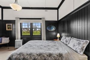 Farmhouse Charm - Coastal Comforts and Country Views