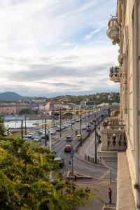 Luxury 3BEDRM 2BATHRM Apartment with Danube River View