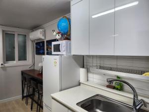 Brand New 2 Bedroom Apartment #6