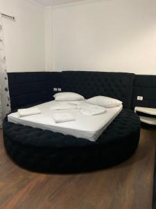Apple Red Hotel