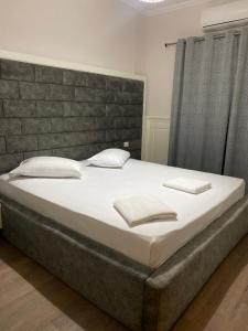 Apple Red Hotel