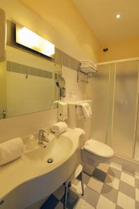 Hotels Hotel-Restaurant Printania : Chambre Triple - Vue sur Mer
