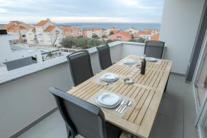 Apartments Tomana