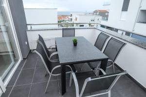 Apartments Tomana