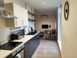 404 Bayard Plaza 2 Bedroom Apartment with Outside terrace