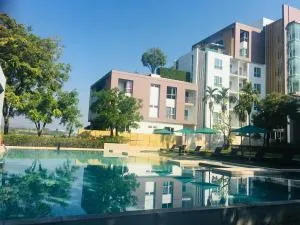 N8-SereneLake Lakeside湖景泳池，清迈最高端小区，近机场，网红餐厅，步行5分钟左右可以到7-11便利店 - Ban Pong Noi