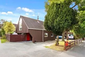 University 3bdrm house w/ Carpark - Fendalton