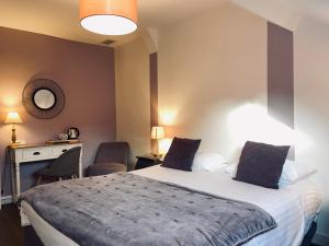 Hotels Hotel Val De Loire : photos des chambres