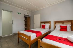 RedDoorz near Jam Gadang Syariah Bukit Tinggi